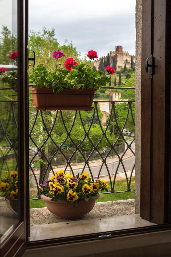 La Finestra Sul Castello Hotel Soave  Exterior photo