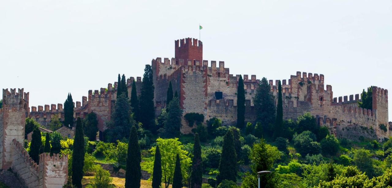 La Finestra Sul Castello Hotel Soave  Exterior photo